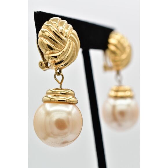 Vintage Pearl Drop Clip On Earrings Dangle Gold Tone Heavy Chunky 1980s BinAI - Picture 4 of 12
